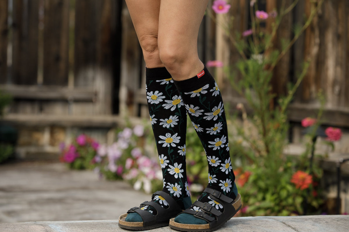 VIM & VIGR - 20 - 30 mmHg Cotton Compression Socks: Crazy Daisy: Black & Yellow - Green Ash Decor