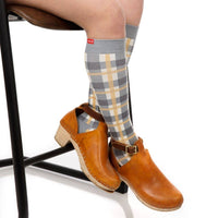 VIM & VIGR - 15-20 mmHg Cotton Compression Socks: Basic Plaid: Small/Medium / Cream & Grey - Green Ash Decor