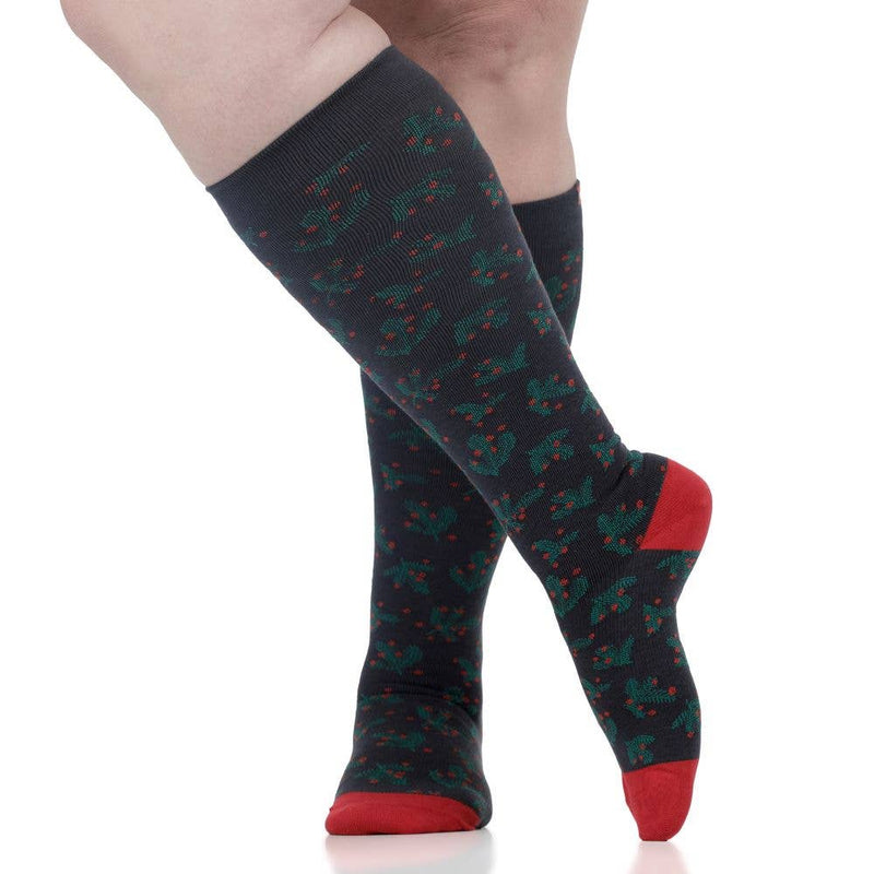 VIM & VIGR - 15 - 20 mmHg Cotton Compression Socks: Mistle Toe: Black & Berry / Medium/Large - Green Ash Decor