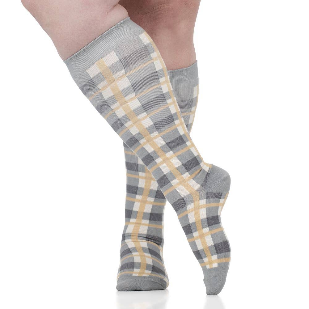 VIM & VIGR - 15-20 mmHg Cotton Compression Socks: Basic Plaid: Medium/Large / Cream & Grey - Green Ash Decor